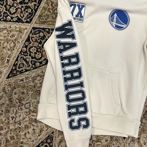 Hollister x nba merch warriors edition like new - Picture 4 of 6